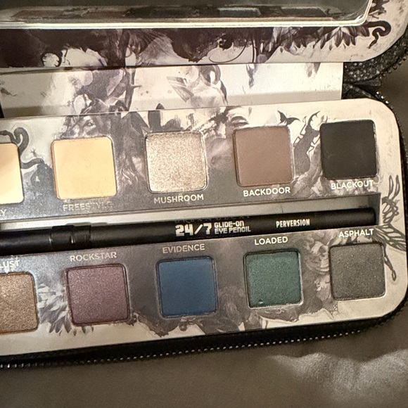 Urban Decay Smoked Palette - Picture 4 of 8